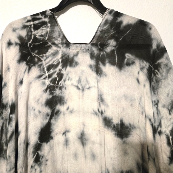WOVEN HEART Black White Tie-Dye Kimono Beach Cover Up Raw Hem One Size - Picture 6 of 14